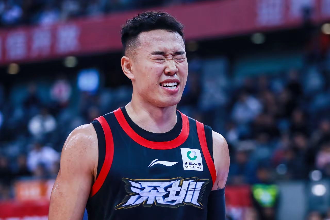 包含CBA季后赛集结日再迎强敌，深圳男篮主帅复盘，主帅态度：球迷炸锅，控场能力受关注的词条