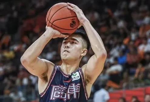 包含CBA季后赛集结日再迎强敌，深圳男篮主帅复盘，主帅态度：球迷炸锅，控场能力受关注的词条